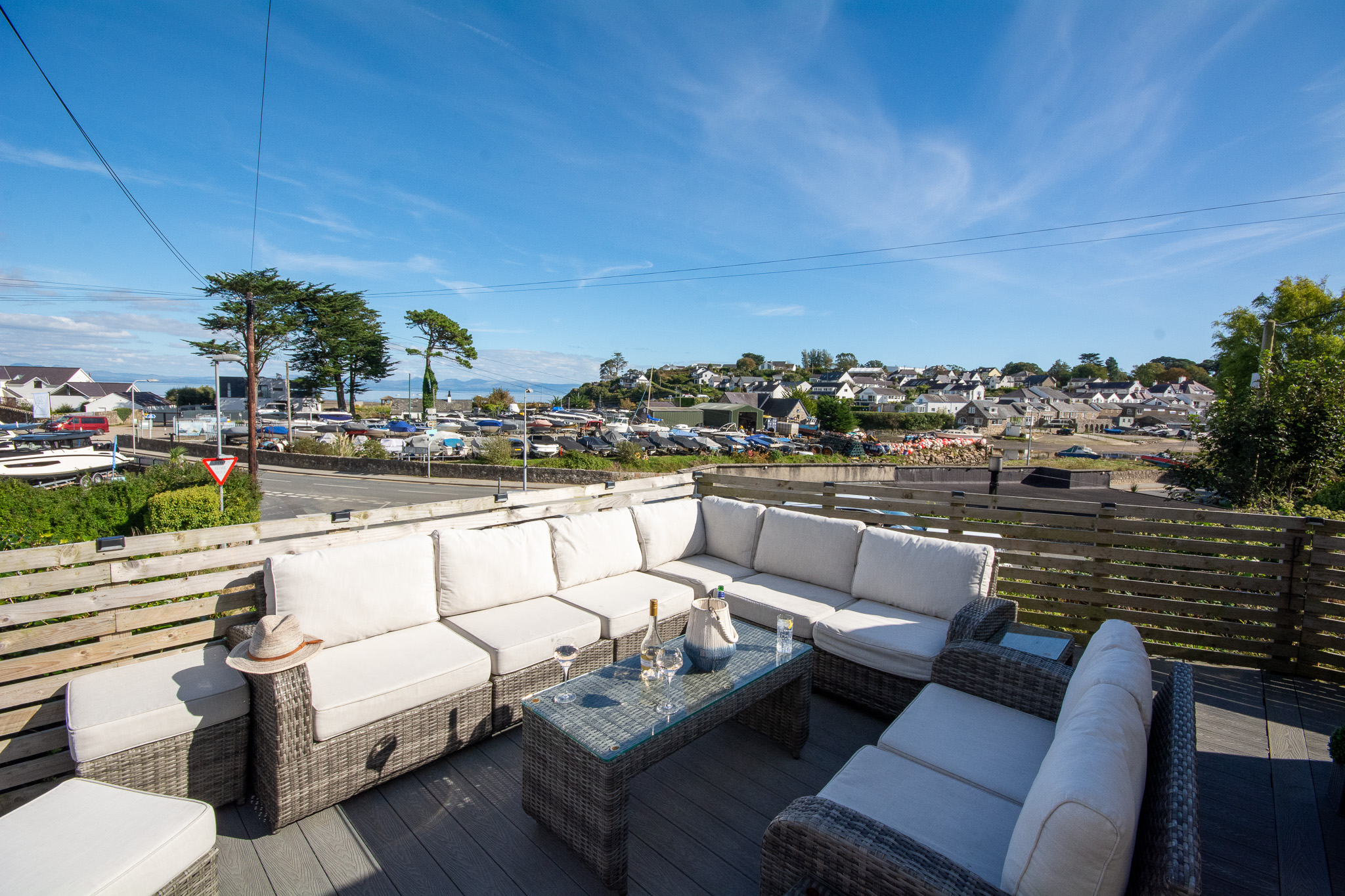 Sea view terrace at Llysfor Holiday Cottage in Abersoch, overlooking the sea in Abersoch