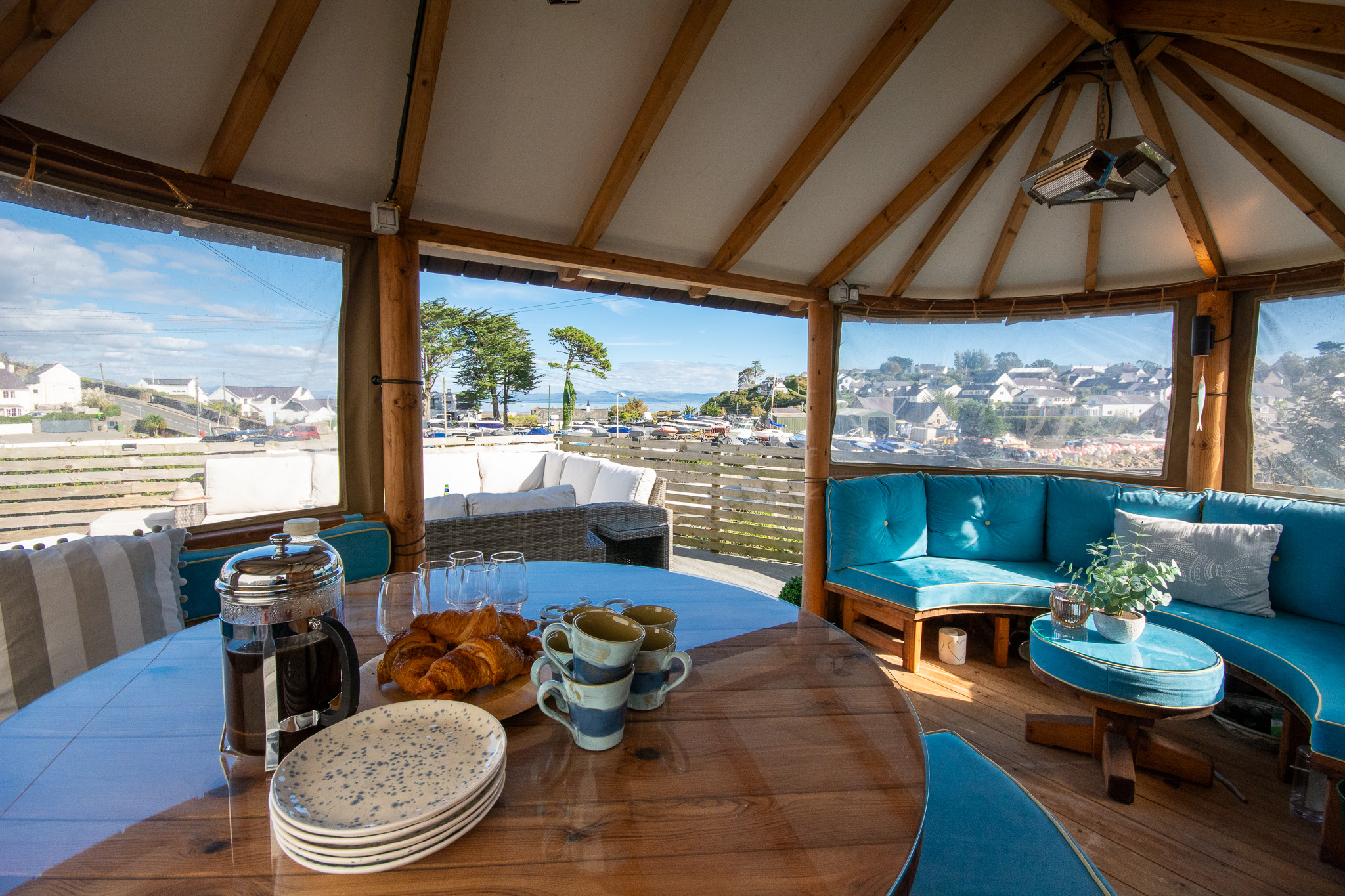 Holiday cottages in Llanbedrog, near Abersoch. Llysfor Holiday Cottage in Abersoch, Llyn Peninsula. Large holiday home in Abersoch with summer house and sea views.