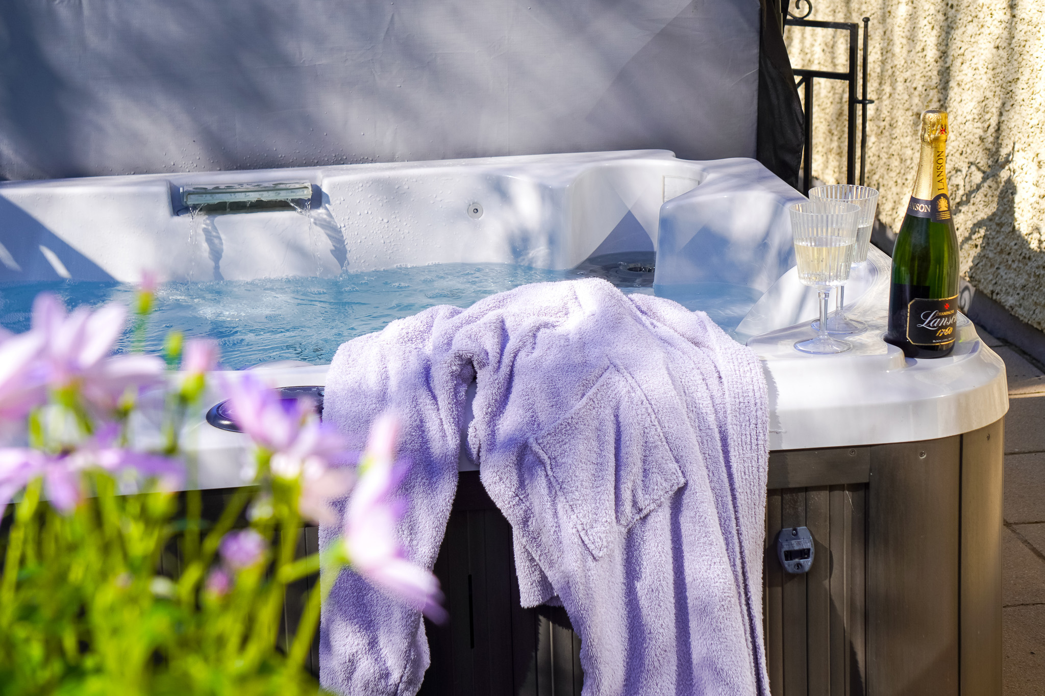 Glasinfryn Cottage – Holiday Cottage for two with Hot Tub in Llanbedrgoch near Red Wharf Bay and Benllech, Anglesey