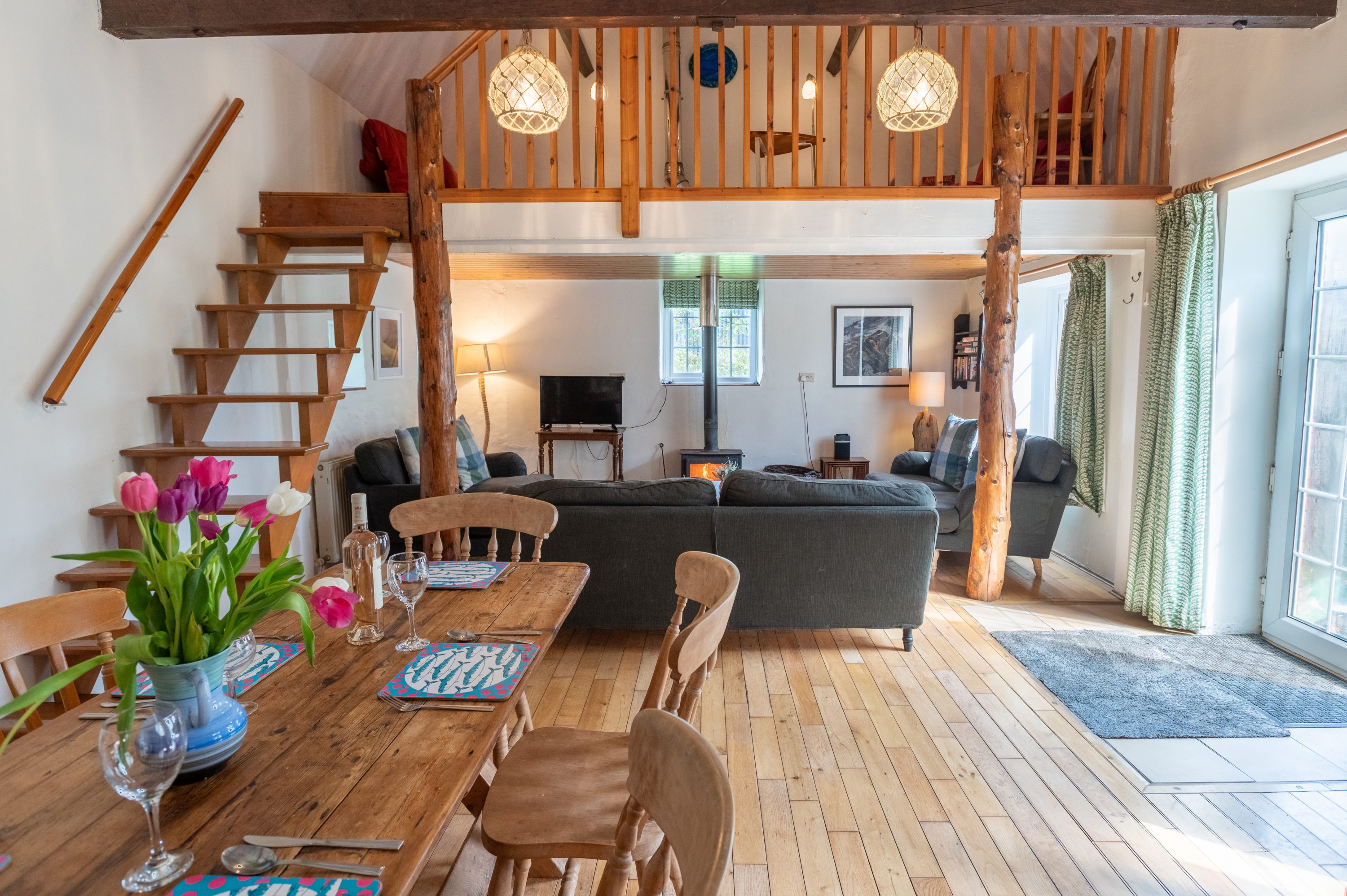 Holiday cottages in Caernarfon. Y Berllan holiday cottage with log burner in Caernarfon with sea views.