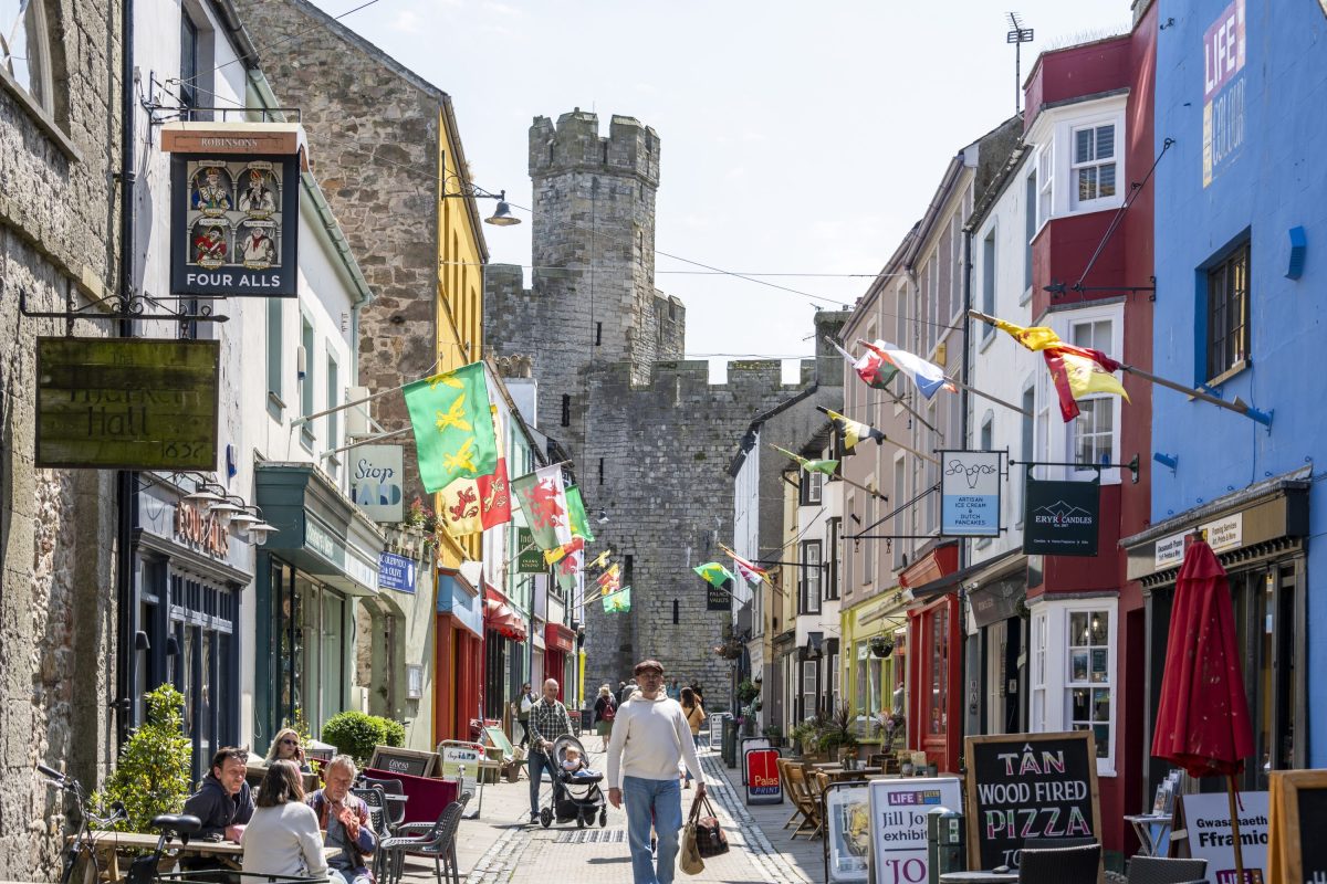 An image of one of Caernarfon's cobbled walled streets