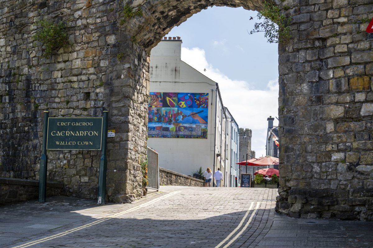 An image of the entrance archway to Caernarfon's walled town