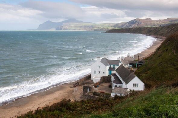 An image of the windswept beach of Nefyn and Morfa Nefyn in autumn 
